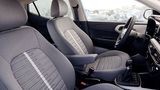 Das Gestühl im Hyundai i10 1.2 lässt es an Seitenhalt vermissen