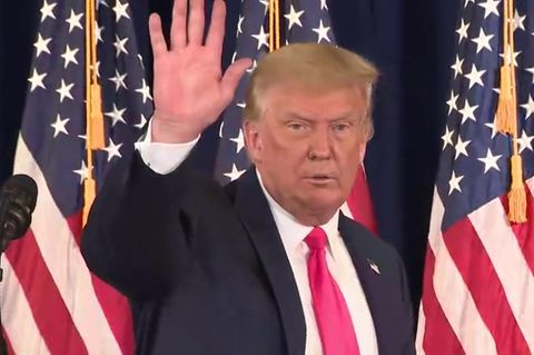 Reporterin stellt Trump unangenehme Fragen – der flüchtet von der Bühne