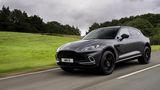 Nach 4,5 Sekunden erreicht der Aston Martin DBX 100 km/h