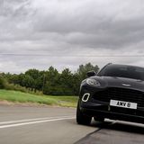 Pro 100 Kilometer fließen im Schnitte 14,3 Liter durch die acht Brennkammern