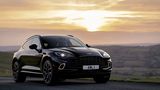 Im Aston Martin DBX finden vier Erwachsene angenehm Platz