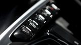 Auch im Gelände steht der Aston Martin DBX seinen Mann