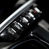 Auch im Gelände steht der Aston Martin DBX seinen Mann