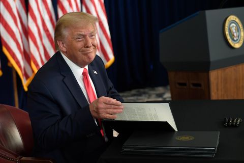 Donald Trump, Präsident der USA, im Trump National Golf Club während einer Pressekonferenz