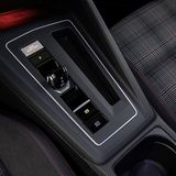 Den VW Golf 8 GTI gibt es entweder mit einem Doppelkupplungsgetriebe oder ganz klassisch mit einer Handschaltung