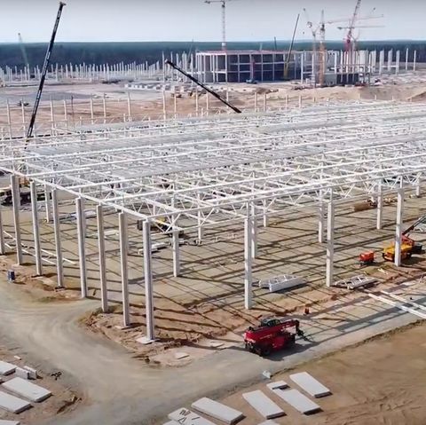 Bau der Tesla-Fabrik in Grünheide bei Berlin Anfang August