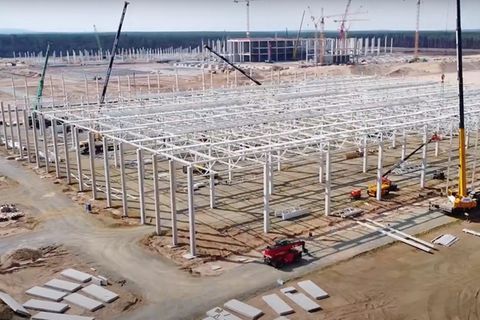 Bau der Tesla-Fabrik in Grünheide bei Berlin Anfang August