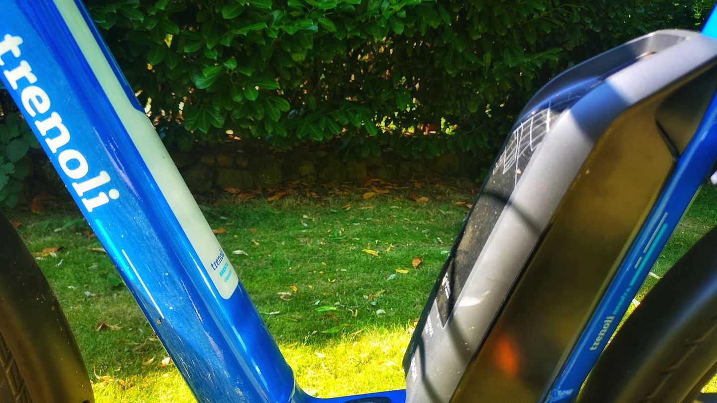 Der Akku ist leicht zu erreichen, auch die Ladebuchse unten ist einfach zugänglich. 