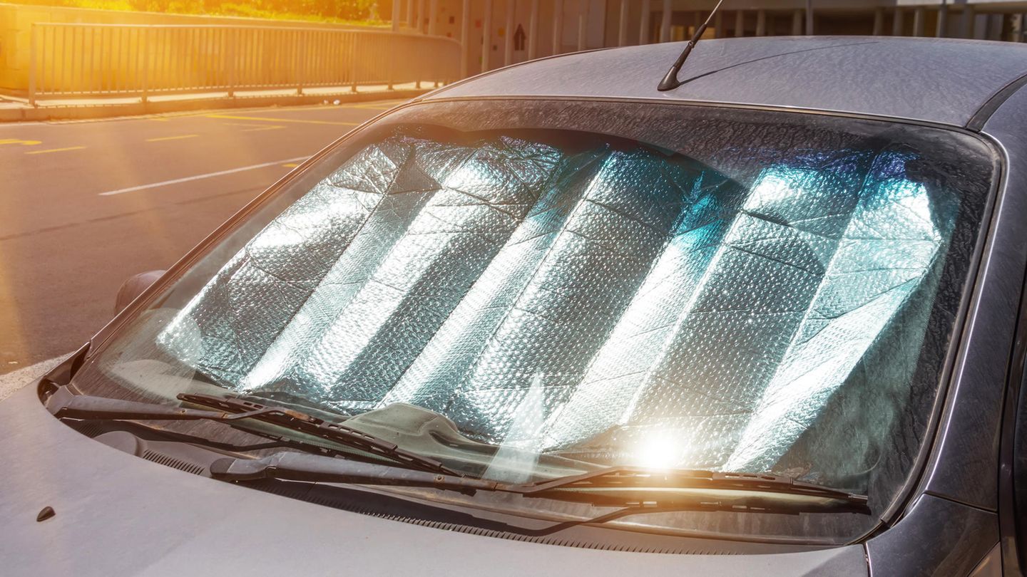 Sonne brennt auf ein Auto