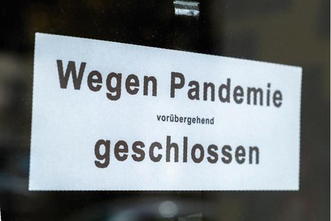 Wegen Pandemie vorübergehend geschlossen - Schild