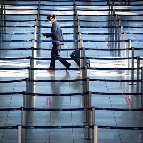 Zehntausende Arbeitsplätze bedroht: Corona-Krise hinterlässt Spuren: In vielen Flughafen-Läden bleiben die Lichter aus