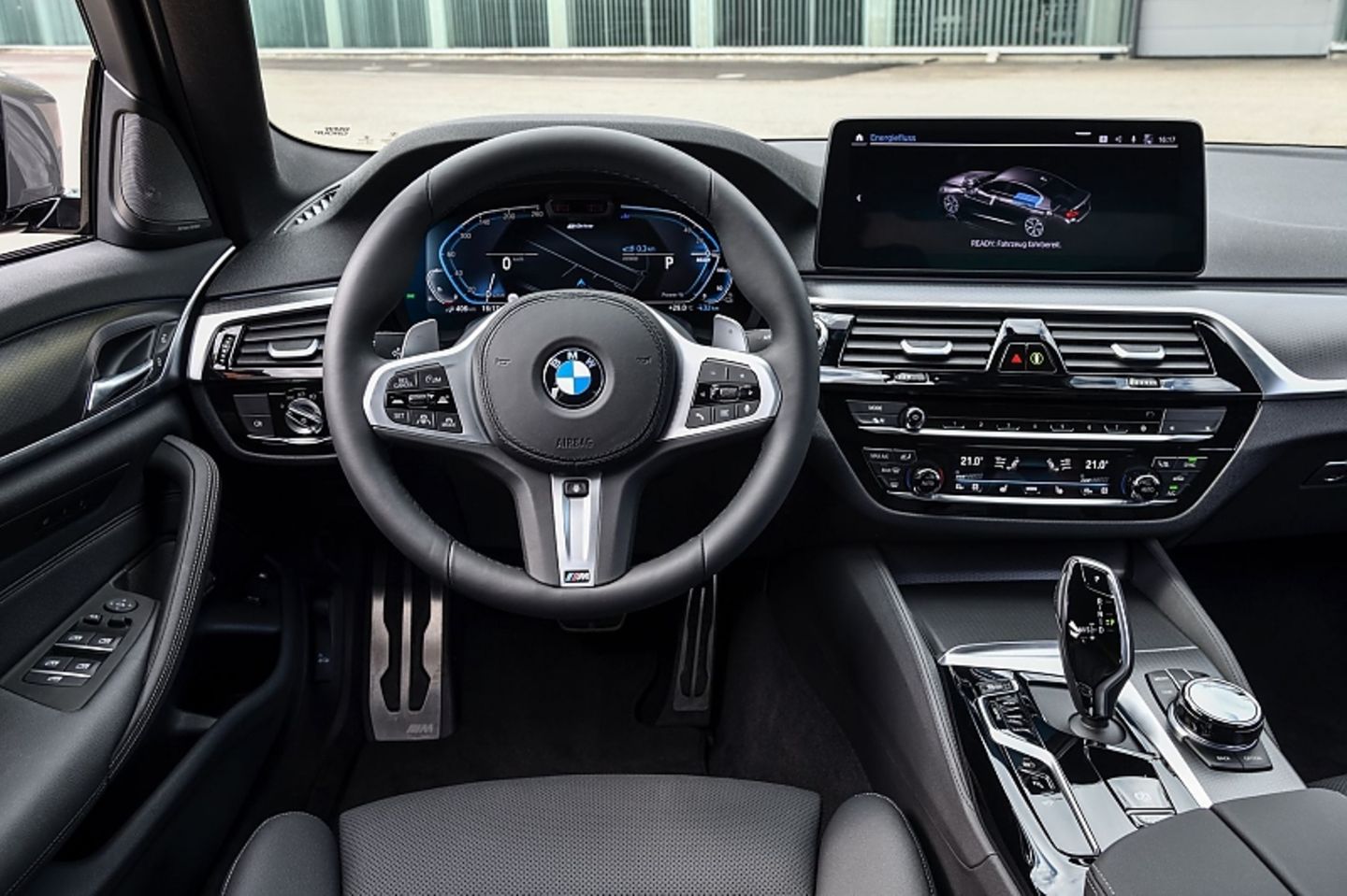 Der zentrale Touchscreen ist auf 12,3 Zoll gewachsen