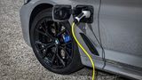 Der BMW 545e xDrive kommt rein elektrisch bis zu 57 Kilometer weit