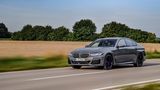 Der Antriebsstrang stammt im Grunde vom BMW 745e beziehungsweise vom BMW X5 45e