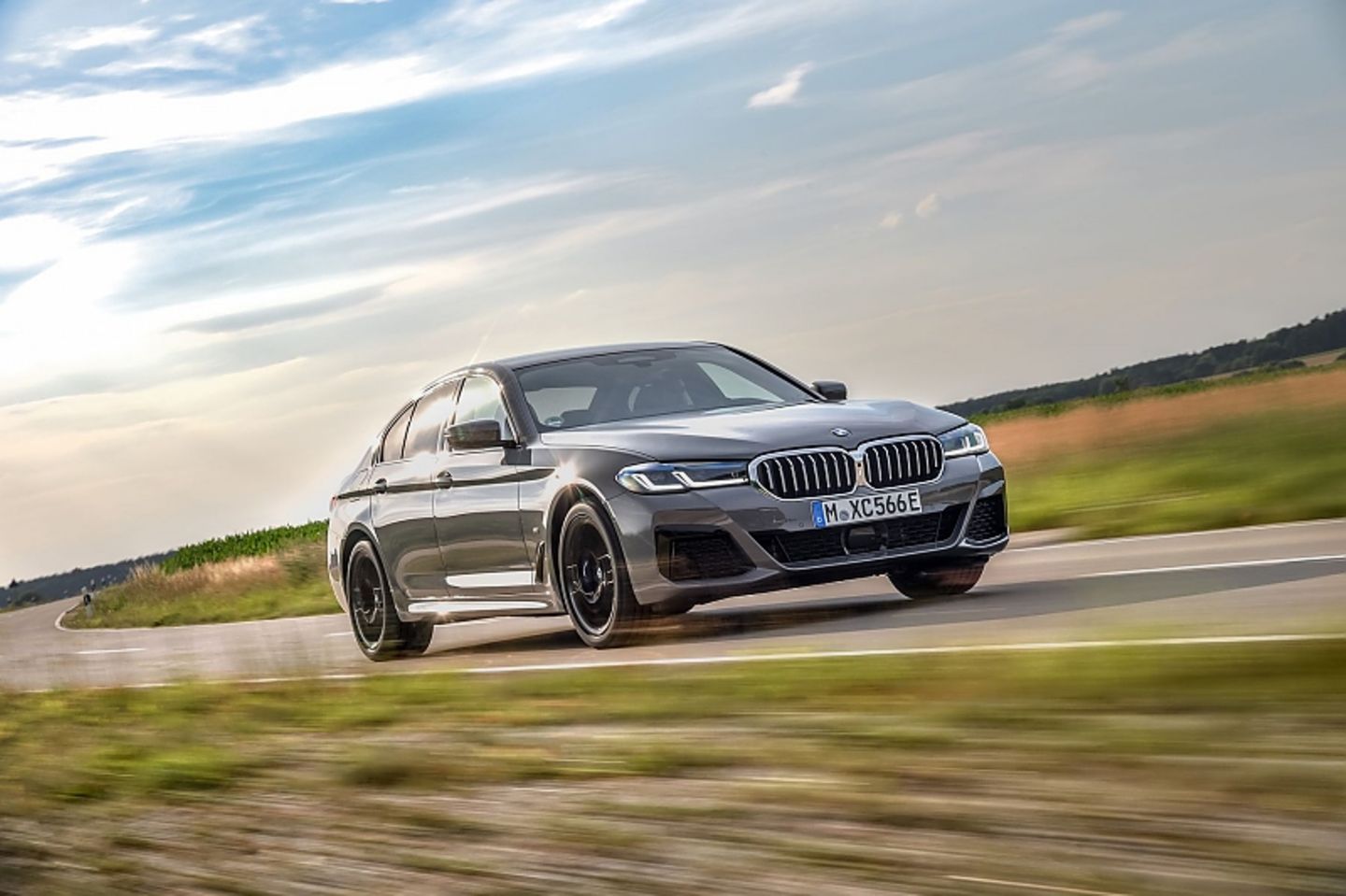 Wer die Fahrprogramme des BMW 545e xDrive nach seinen Wünschen konfigurieren möchte, muss sich durch die Einstellungen klicken