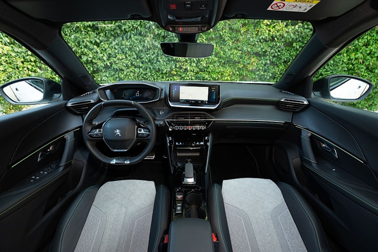 Cockpit mit hoch liegenden virtuellen Instrumenten