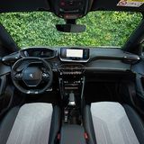 Cockpit mit hoch liegenden virtuellen Instrumenten