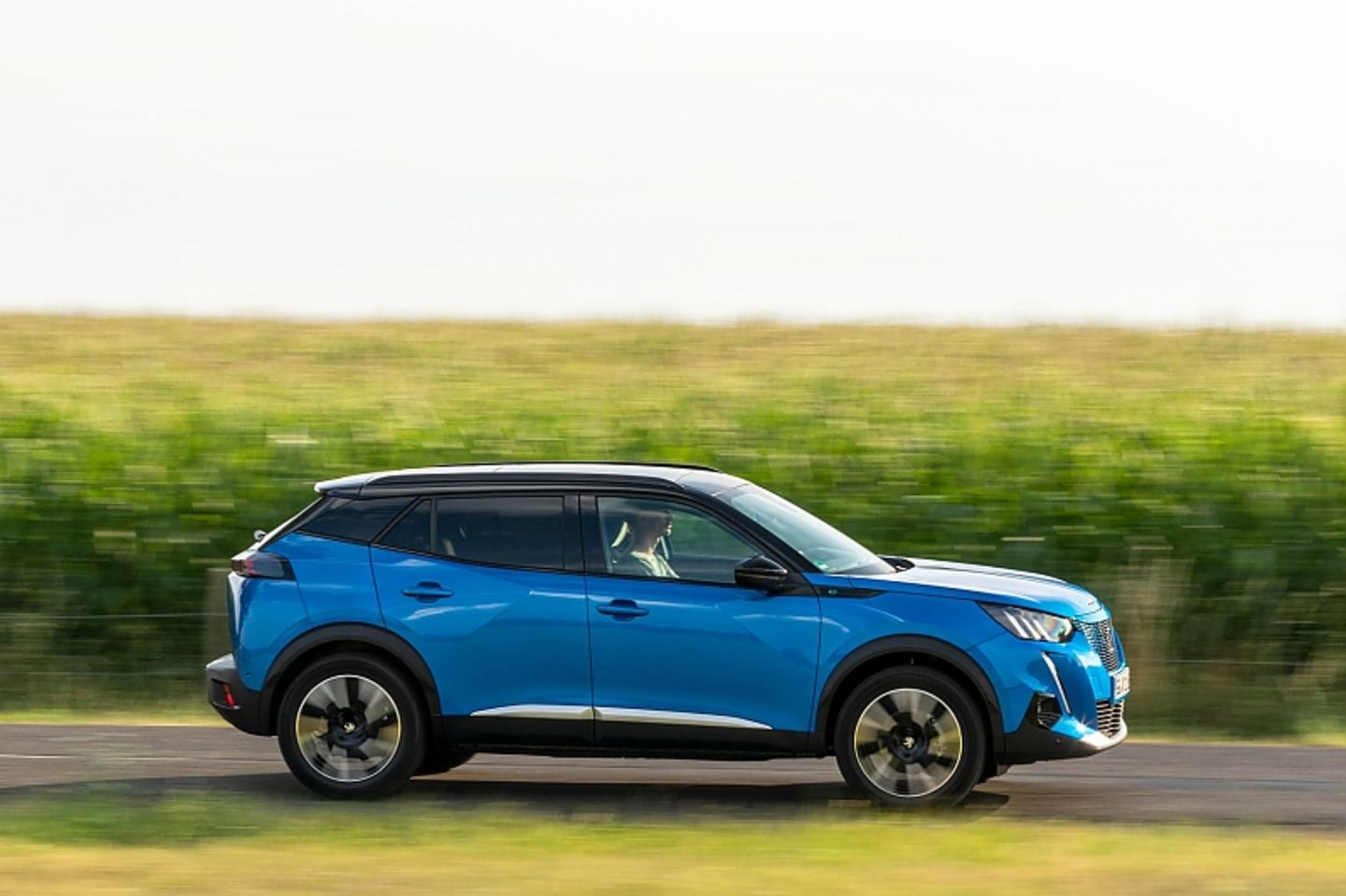 Der Peugeot e-2008 hat eine Norm-Reichweite von 320 Kilometern