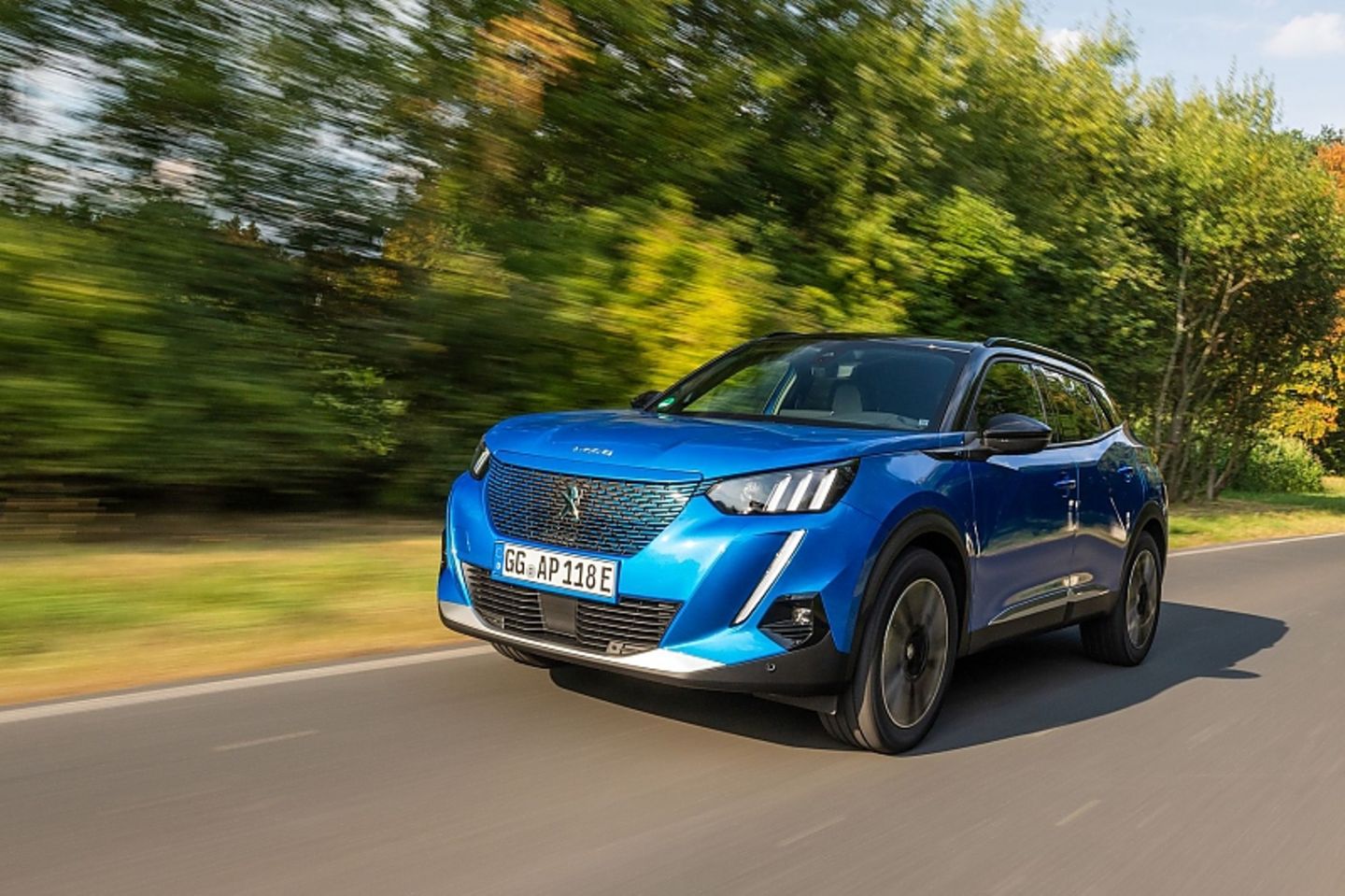 Peugeot gibt beim e-2008 einen Verbrauch von 17,8 kWh/100 km an