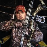 Erik Grimland mit seinem Bogen