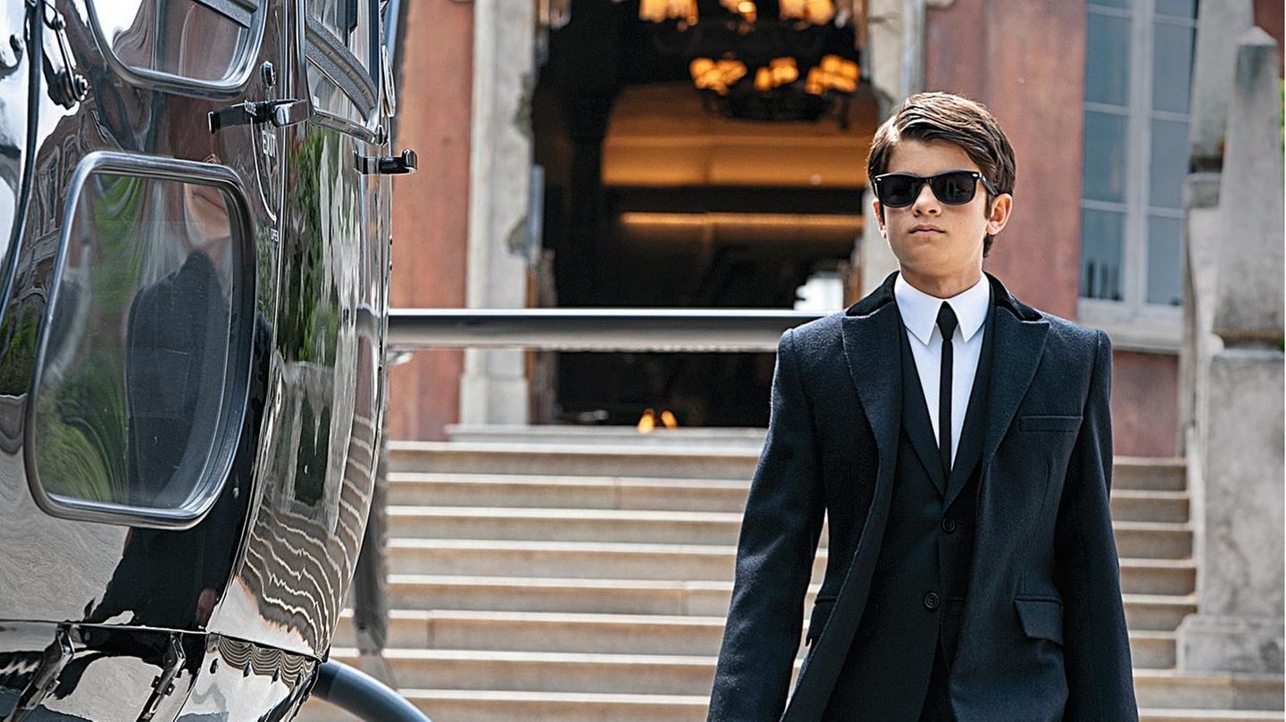 Filmszene mit Artemis Fowl (Ferdia Shaw)