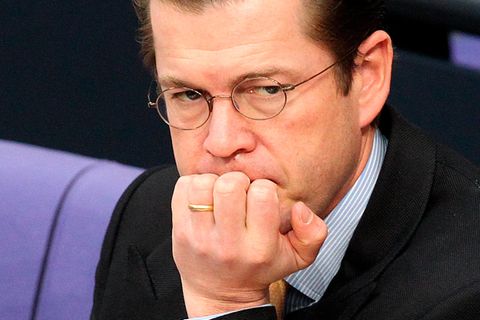 Zu Guttenberg: Der Ex-Minister hat wieder einen Doktortitel