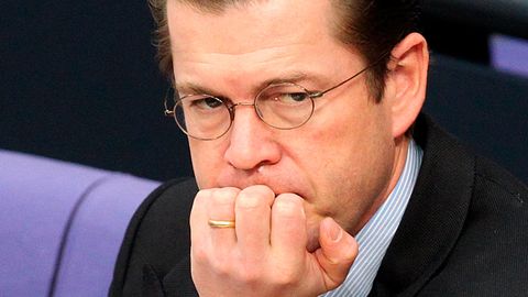 Zu Guttenberg: Der Ex-Minister hat wieder einen Doktortitel