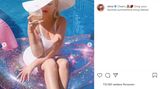 Christina Aguilera entspannt im Pool