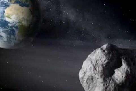Der Erde so nah: Asteroid "2011 ES4" fliegt am 1. September in einem Drittel des Mondabstands an der Erde vorbei.