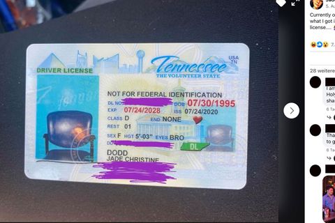 USA: Frau bekommt Führerschein, auf dem ein leerer Stuhl abgebildet ist