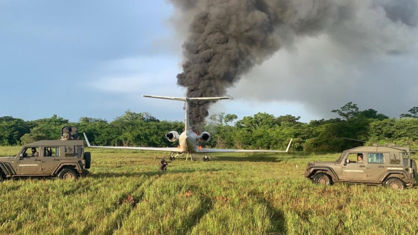 Luftfahrt: Nach der Landung in Brand gesetzt: Eine Gulfstream voller Drogen in Guatemala Ende Juli Nach der Landung in Brand gesetzt: Eine Gulfstream voller Drogen in Guatemala Ende Juli
