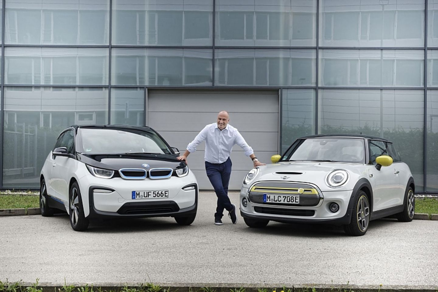 Unterschiedlicher könnten zwei Verwandte nicht sein: BMW i3 gegen Mini Cooper SE