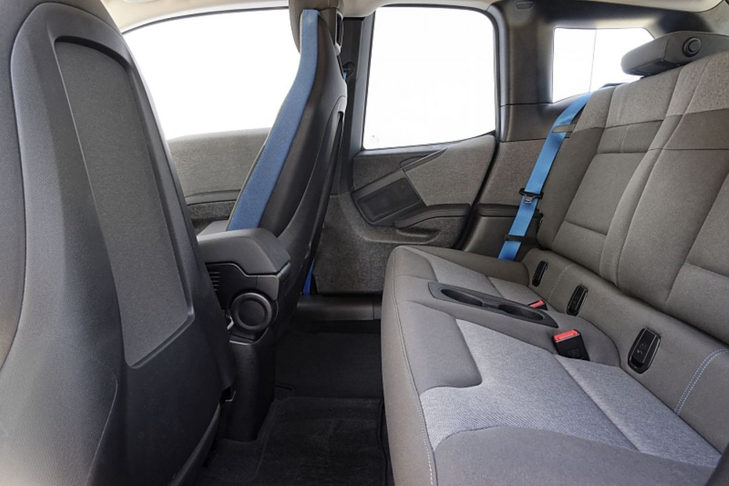 Hinten BMW i3 ist beim BMW i3 deutlich mehr Platz als beim Mini
