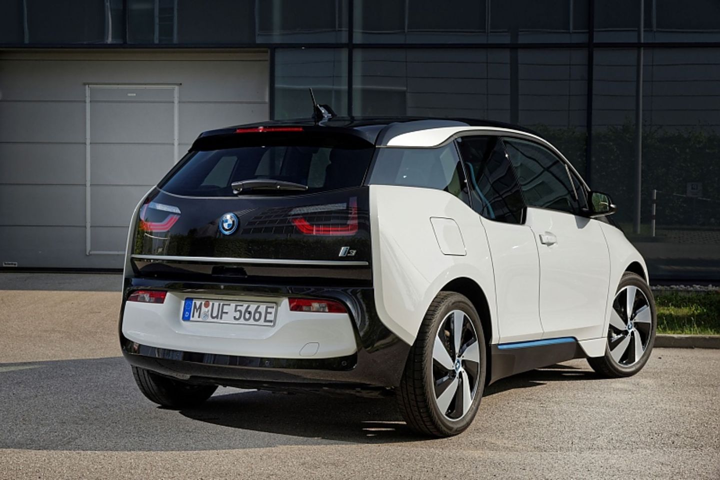 Die kantige Form des BMW i3 wirkt sich beim Platz aus