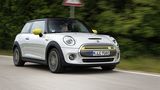 Aber ja doch: Der Mini Cooper SE vermittelt das vielbemühte Gokart-Gefühl
