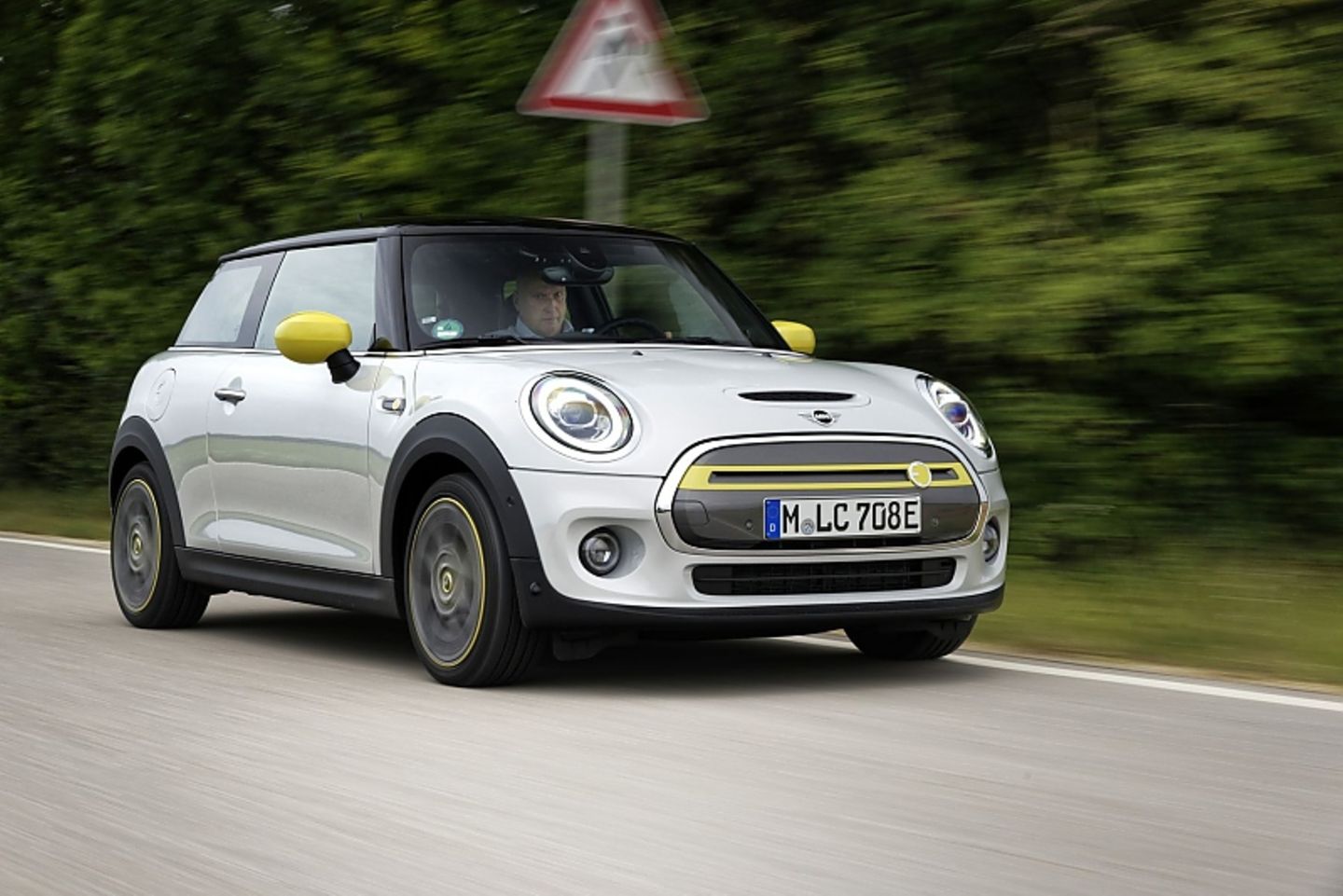 Aber ja doch: Der Mini Cooper SE vermittelt das vielbemühte Gokart-Gefühl