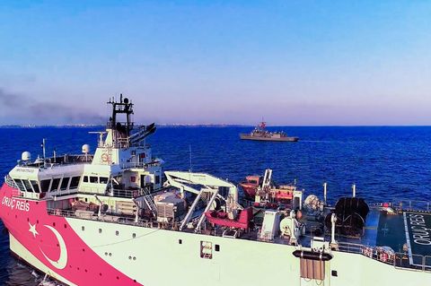 Die Oruc Reis unter Mittelmeerschutz im Mittelmeer