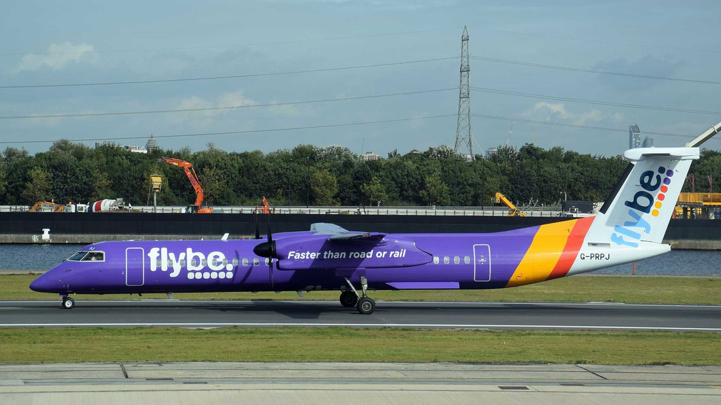 Maschine des britischen Regionalfliegers Flybe Maschine des britischen Regionalfliegers Flybe