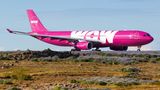 Wow Air  Die erst 2011 vom isländischen Unternehmer Skúli Mogensen gegründete Fluggesellschaft kopierte das Modell von Islandair: Via Reykjavik setzte der Billigflieger auf den Transitverkehr zwischen Zielen in Europa und Nordamerika. Zunächst operierte Wow Air mit kleineren Airbus-Jets. Als auch Großraumflugzeuge vom Typ Airbus A330 zum Einsatz kamen, wurde der Betrieb immer unwirtschaftlicher, Mogensen suchte verzweifelt neue Partner und stellte am 28.März 2019 den Betrieb ein.