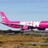 Wow Air  Die erst 2011 vom isländischen Unternehmer Skúli Mogensen gegründete Fluggesellschaft kopierte das Modell von Islandair: Via Reykjavik setzte der Billigflieger auf den Transitverkehr zwischen Zielen in Europa und Nordamerika. Zunächst operierte Wow Air mit kleineren Airbus-Jets. Als auch Großraumflugzeuge vom Typ Airbus A330 zum Einsatz kamen, wurde der Betrieb immer unwirtschaftlicher, Mogensen suchte verzweifelt neue Partner und stellte am 28.März 2019 den Betrieb ein.