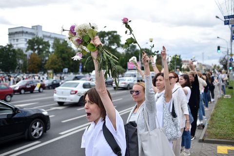 Frauen in Weiß in Belarus protestieren gegen die Regierung