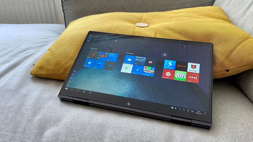 Hybrid-Ultrabook: Im Tabletmodus macht das HP Envy x360 auch auf der Couch Spaß Im Tabletmodus macht das HP Envy x360 auch auf der Couch Spaß