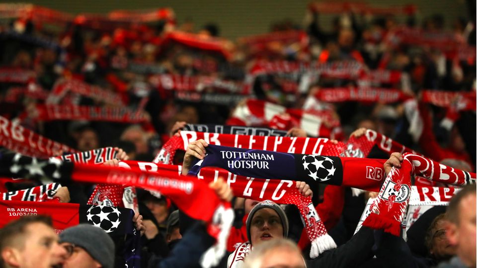 Fans von RB Leipzig beim Achtelfinal-Rückspiel der Champions League