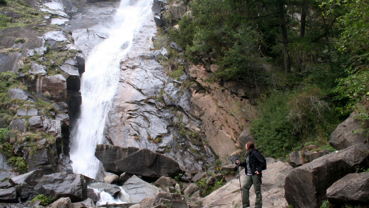 Urlaubspläne : ERLEBEN BARBIANER WASSERFÄLLE: Alle drei im Eisacktal sind über einen Rundwanderung zu erreichen. Der untere bringt es auf eine Fallhöhe von immerhin 85 Metern. Barbian, www.klausen.it ERLEBEN BARBIANER WASSERFÄLLE: Alle drei im Eisacktal sind über einen Rundwanderung zu erreichen. Der untere bringt es auf eine Fallhöhe von immerhin 85 Metern. Barbian, www.klausen.it