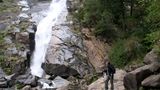 ERLEBEN  BARBIANER WASSERFÄLLE: Alle drei im Eisacktal sind über einen Rundwanderung zu erreichen. Der untere bringt es auf eine Fallhöhe von immerhin 85 Metern. Barbian,  www.klausen.it