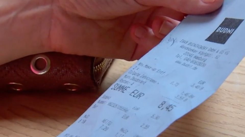 Neues Verfahren: In vielen Geschäften gibt es jetzt blaue Kassenbons – das steckt dahinter