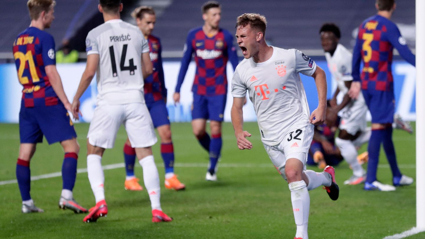 Joshua Kimmich vom FC Bayern feiert seinen 5:2-Treffer gegen den FC Barcelona