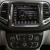 Der 8,4 Zoll Monitor ist die Kommandozentrale des Navigationssystem