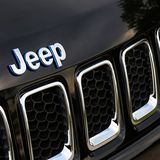 Auch der Jeep Compass 4xe hat den typischen Kühlergrill