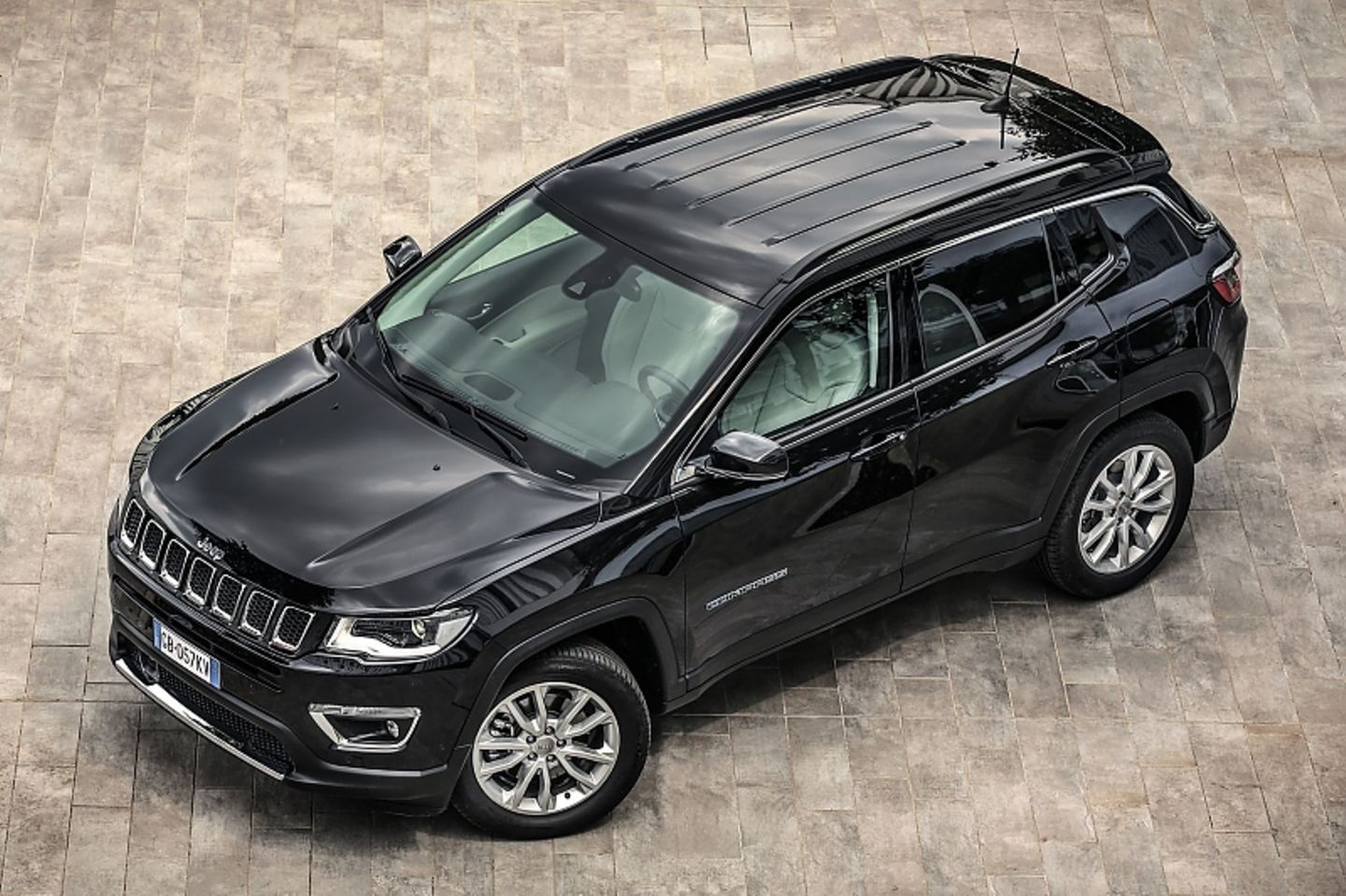 Die elektrische Reichweite des Jeep Compass 4xe beträgt bis zu 46 Kilometer